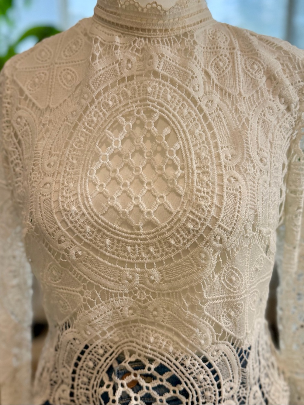 Ivory Crochet Lace Blouse Small High Neck Bell Sleeve Scalloped Boho Romantic - Picture 4 of 7
